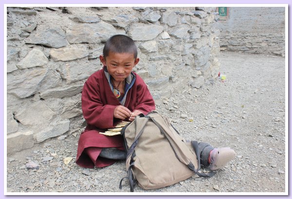 Jigme Norbu in der Mittagspause.JPG