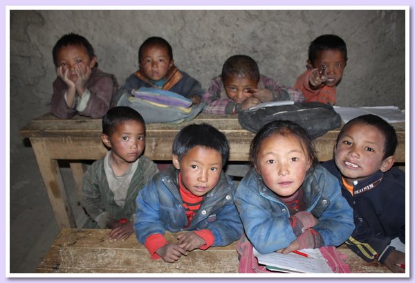 Tsering Sangmo in der Kindergartenklasse.JPG
