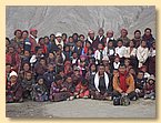 Tashi Dhondup mit versammelter Gesellschaft.JPG Tashi Dhondup mit versammelter Gesellschaft.JPG