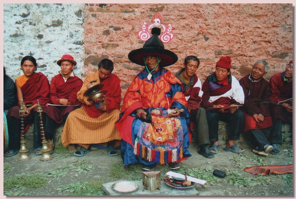 Cham Taenze in der Pu Gonpa in Shimen.jpg