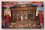 Das Innere des Tempels der Pu Gonpa.jpg